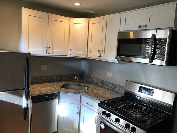 2nd image of 1942 N Oakley Ave #1