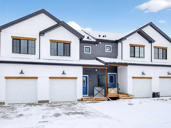 58 E Creekside Way SW, Calgary, AB T2X 4A9