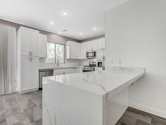 5th image of 10721 Pipers Cove Ln