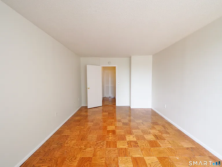 44 Strawberry Hill Ave #7B — Photo 17