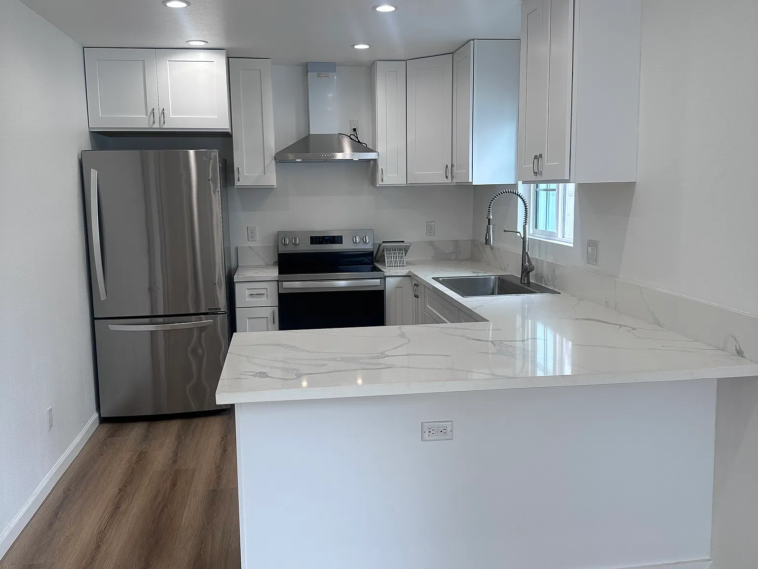 1009 Pontenova Ave — Photo 3