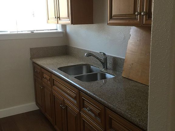 3rd image of 3536 1/4 E 52nd St