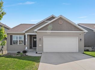 4121 Mockingbird Ln, Waterloo, IA 50702