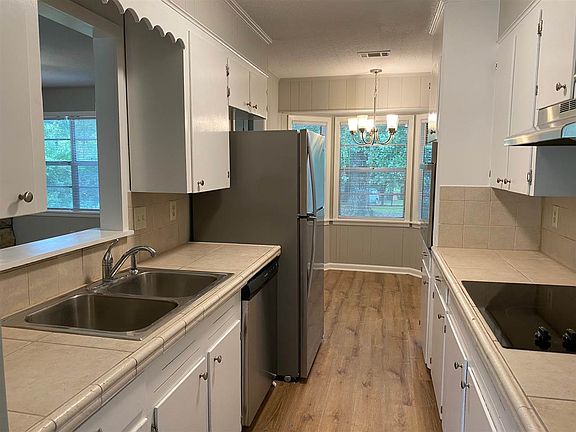 4th image of 3465 Dawn Dr
