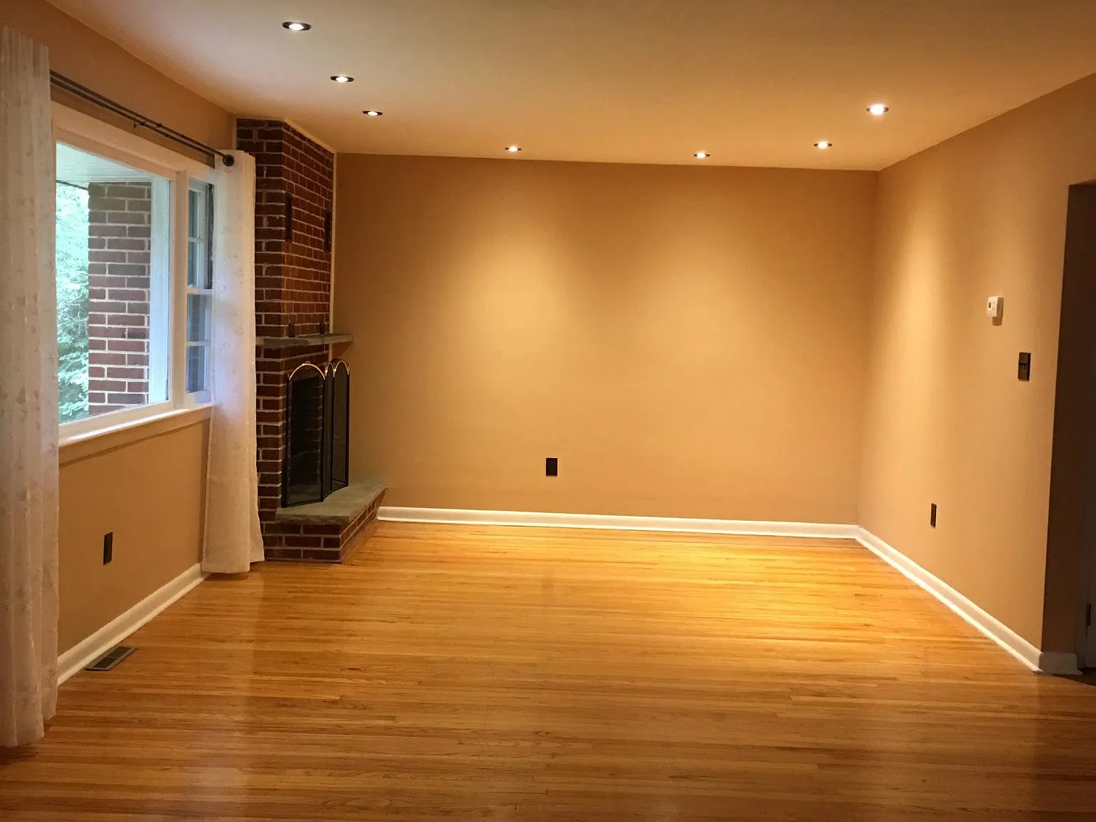 3 bed, 1500 sqft, $2,500 — Photo 3