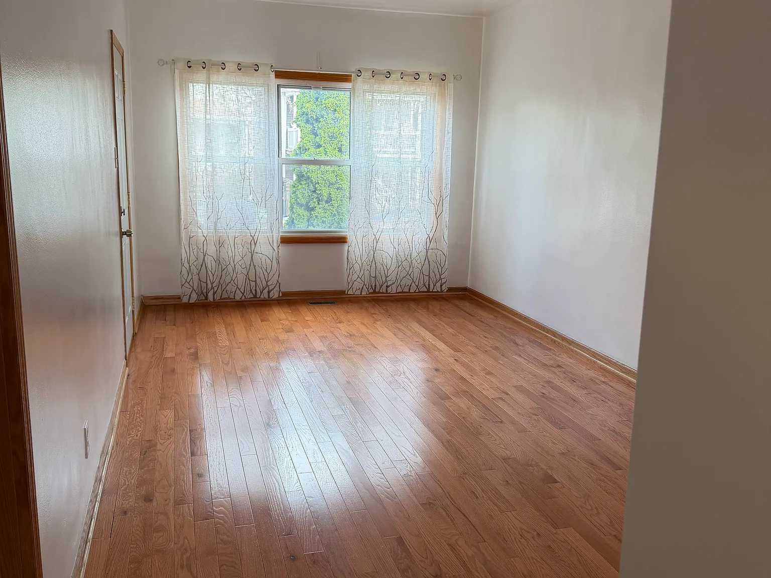 2 bed, $1,600 — Photo 1