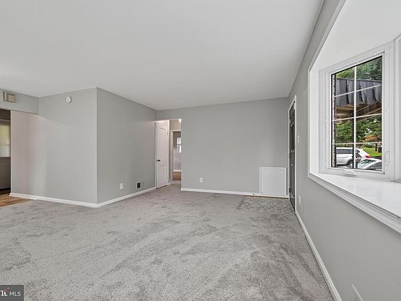 5th image of 13306 Keating St