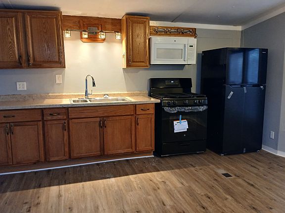 2nd image of 2603 Court St Unit 102