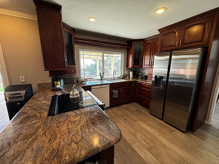 10295 Moorpark St — Photo 4