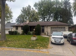 1252 Skillman Ave W, Roseville, MN 55113