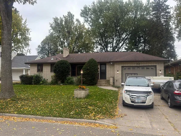 1252 Skillman Ave W, Roseville, MN 55113