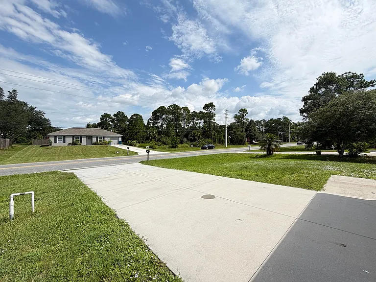 2481 San Filippo Dr SE — Photo 2
