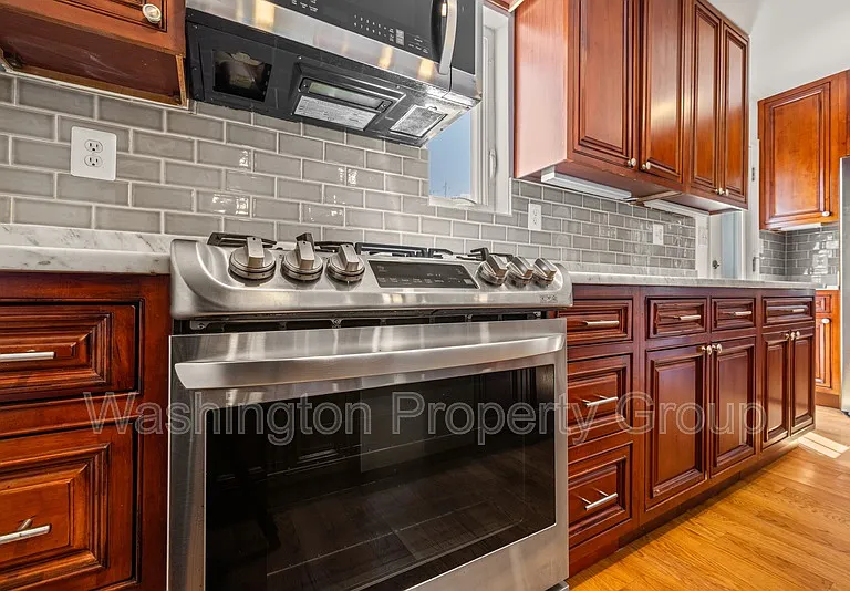 329 18th Pl NE — Photo 15
