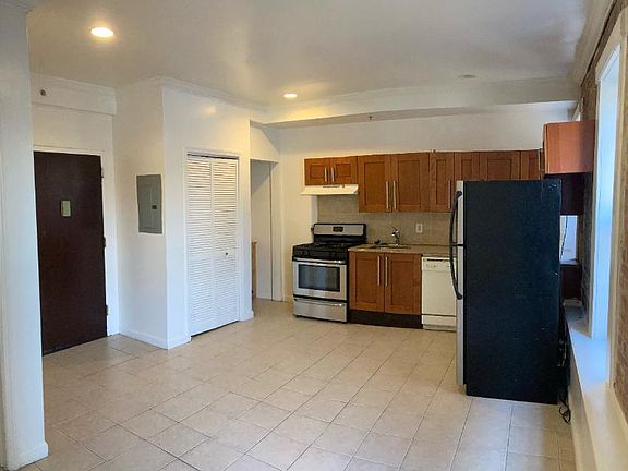 3rd image of 14 Park St APT 13