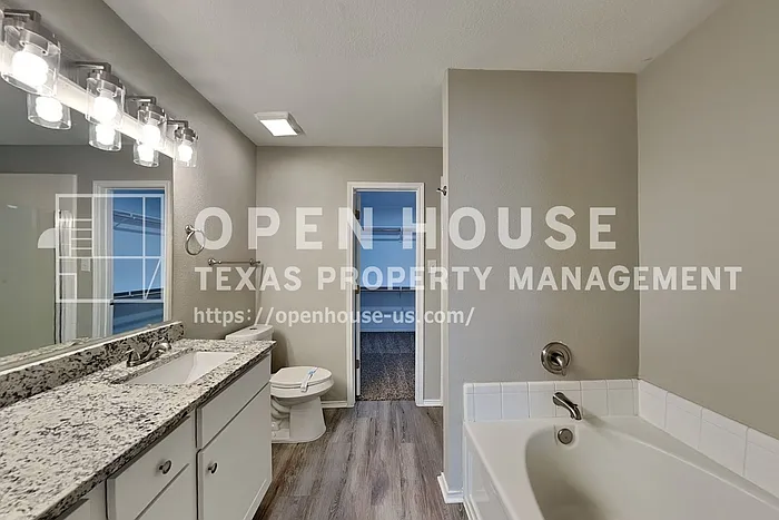 1056 Silver Spur Ln — Photo 11