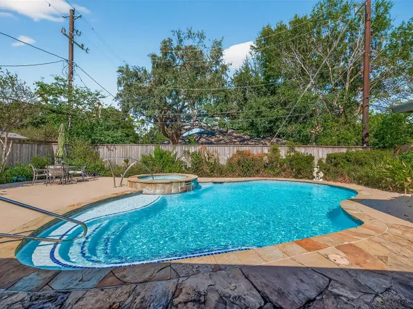 5326 Redstart St, Houston, TX 77096