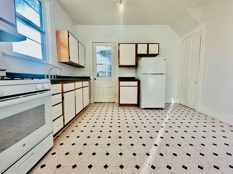 265 Henry Ave SE #2 — Photo 6