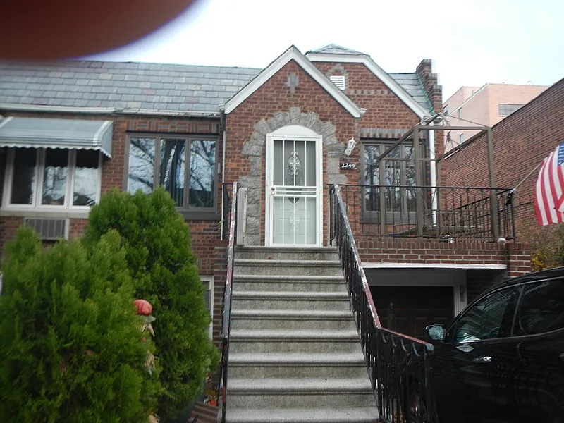 2249 E 29th St photo 1