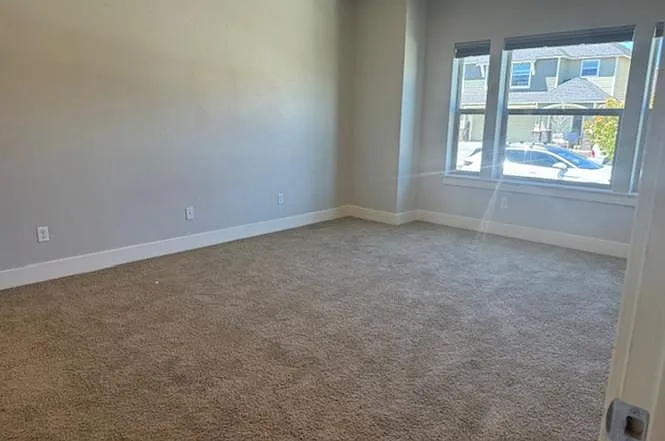 20587 Rolen Ave — Photo 4