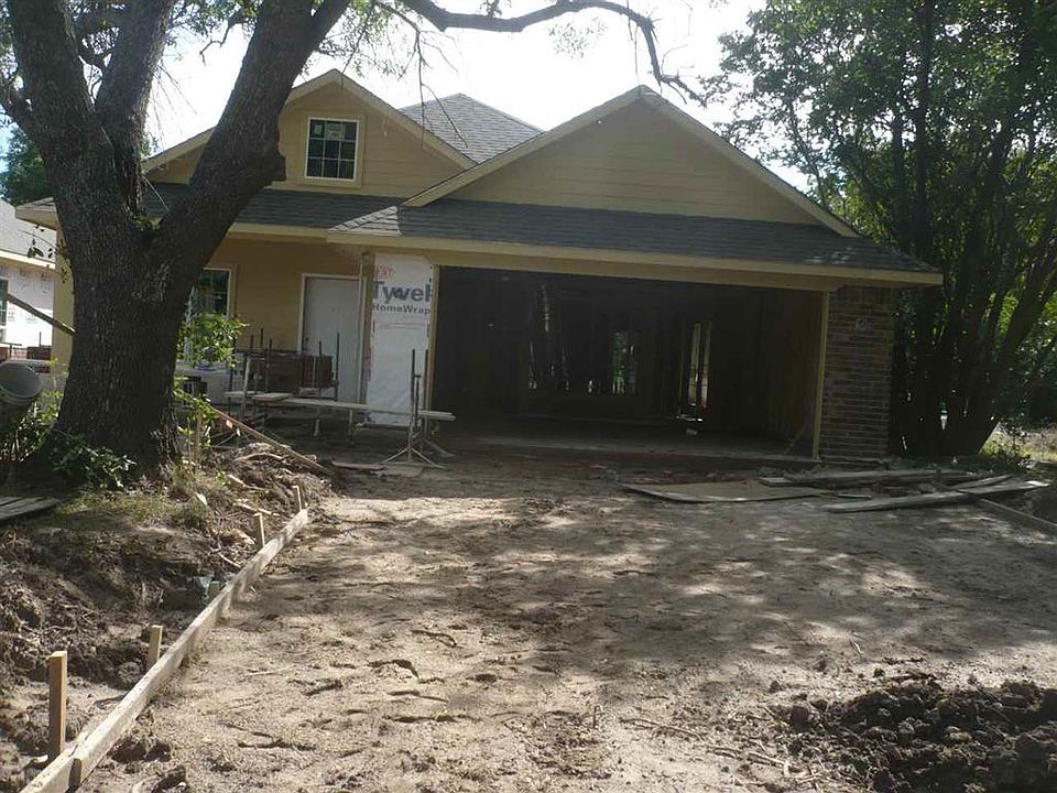 2nd image of 308 N Bermuda St