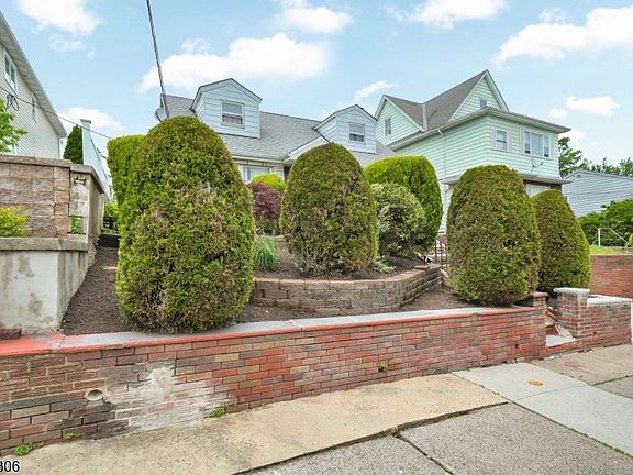 2nd image of 161 Plauderville Ave
