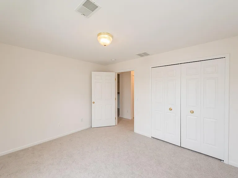 2800 S Knightsbridge Cir — Photo 12