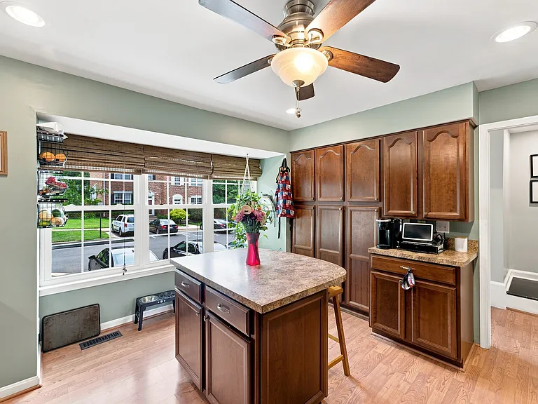 500 Beacon Dr — Photo 9