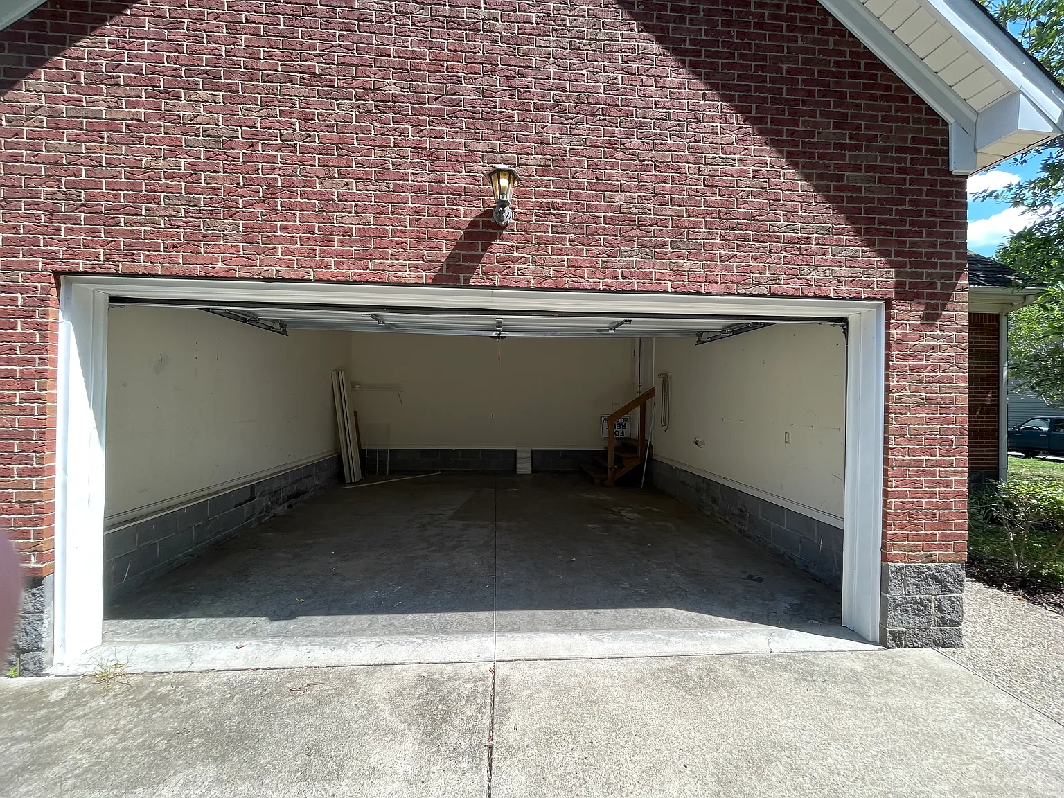 3 bed, 1299 sqft, $2,100 — Photo 3