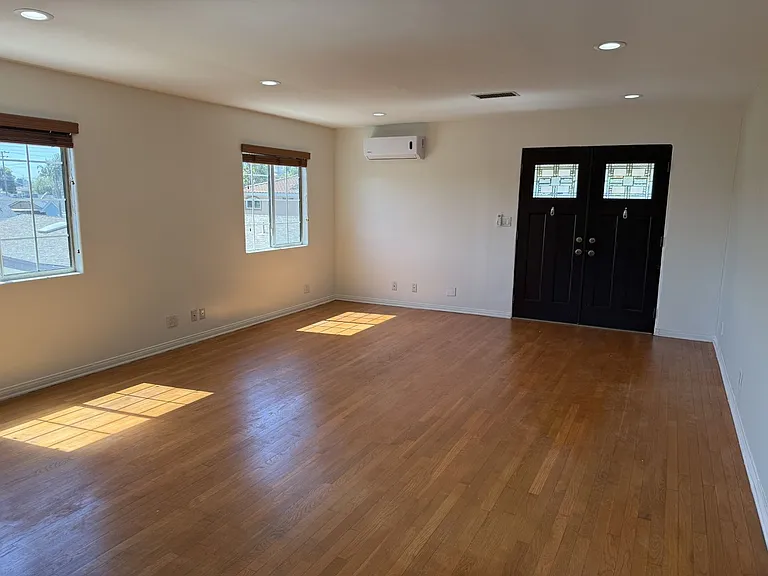 520 Washington St — Photo 4