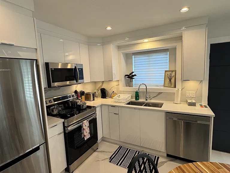 3087 Royal Oak Ave — Photo 29