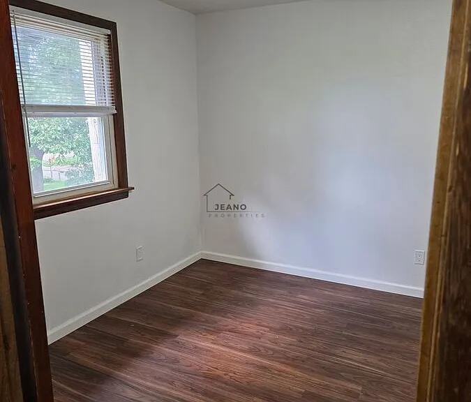 731B E Marietta Ave — Photo 5
