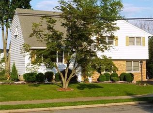 10 Locust Ave, Edison, NJ 08817