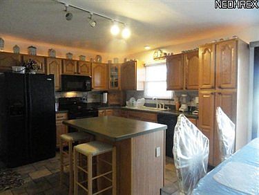 3rd image of 922 Oliver St