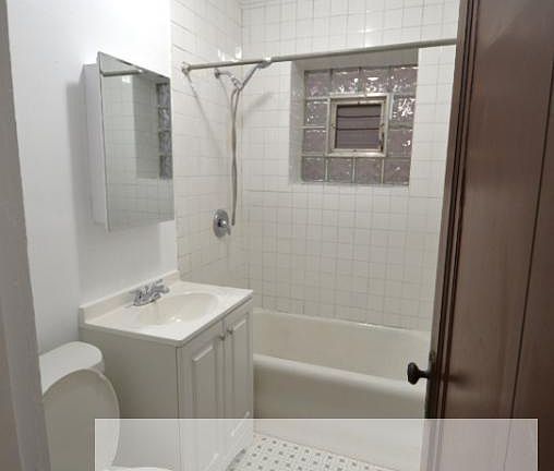 5th image of 4808 N Lowell Ave Unit 1