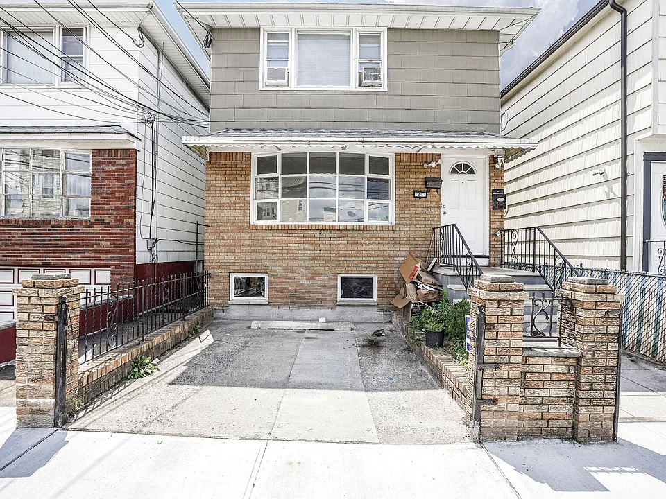 24 Kingsland Ave #BASEMENT