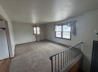 2510 W 9th St, Waterloo, IA 50702