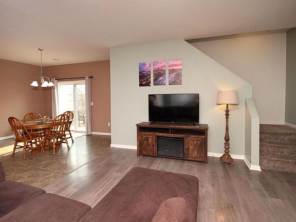 3rd image of 209 7th Ave NW