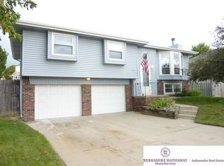 7908 La Vista Dr, La Vista, NE 68128