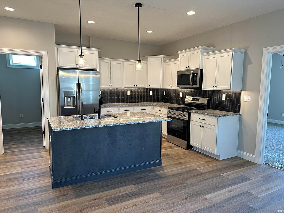 2nd image of 660 Tamarind Dr