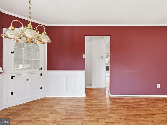 5th image of 608 Benton Ln