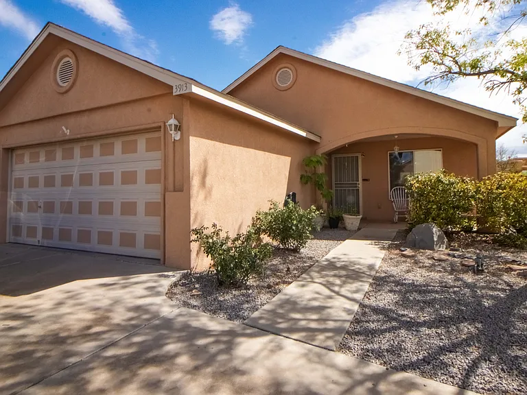 3913 Pearl Ct — Photo 2