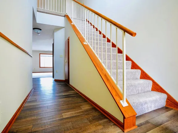 3208 Edgerton St, Vadnais Heights, MN 55127