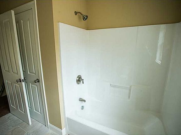 5th image of 14 A Lladnar Dr