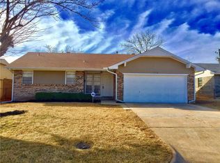 318 W Silverwood Dr, Midwest City, OK 73110