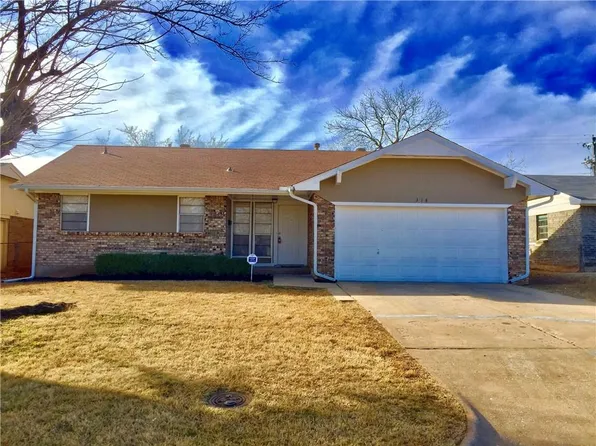 318 W Silverwood Dr, Midwest City, OK 73110
