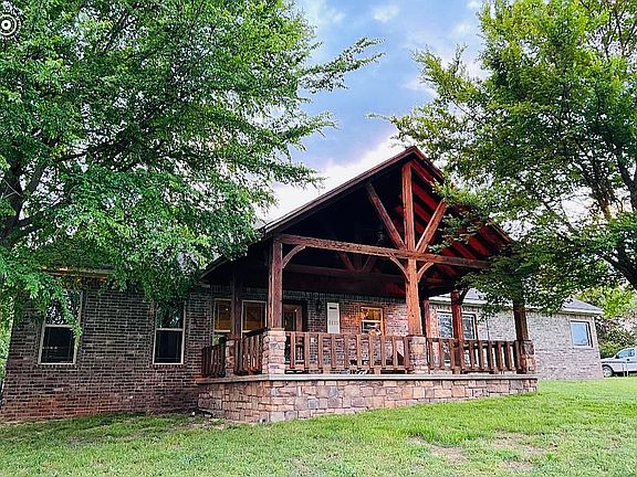 Large entertainment porch