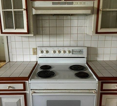 5th image of 807 E Main St