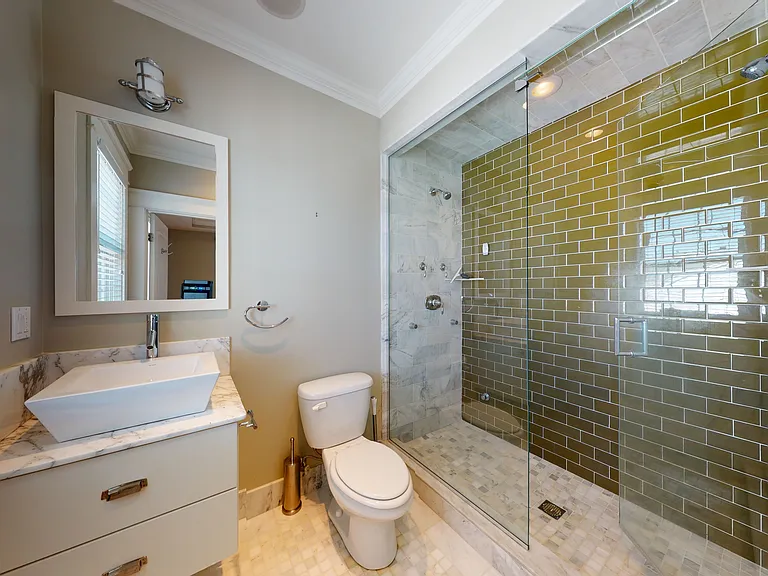 721 E 6th St #4 — Photo 14