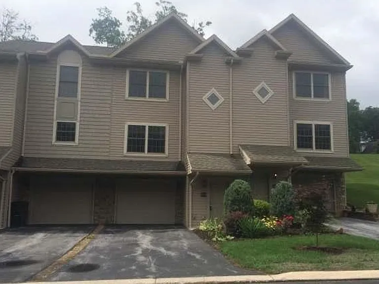 646 Oakwood Ave — Photo 1