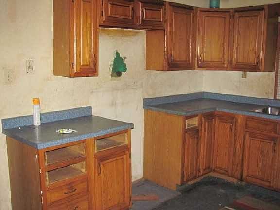 2nd image of 321 Jefferson Blvd